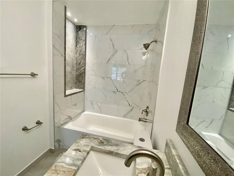 最近售出: $349,900 (3 贝兹, 2 浴室, 1564 平方英尺)