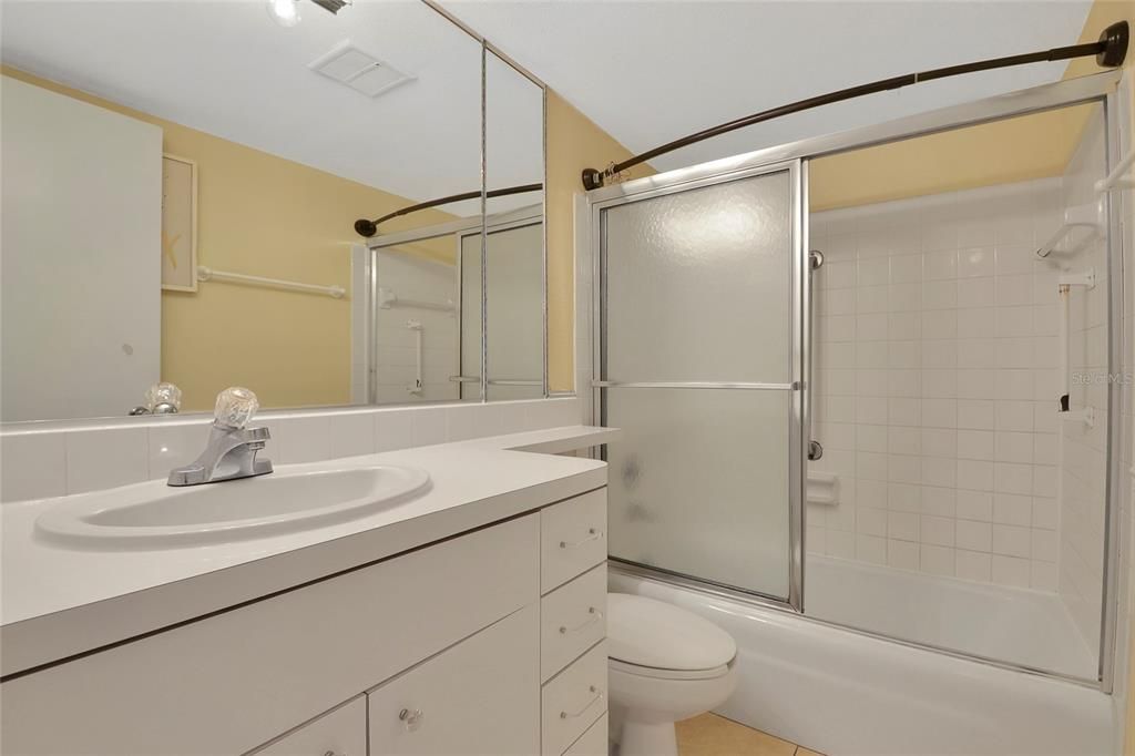 The bathroom includes a tub/shower combo