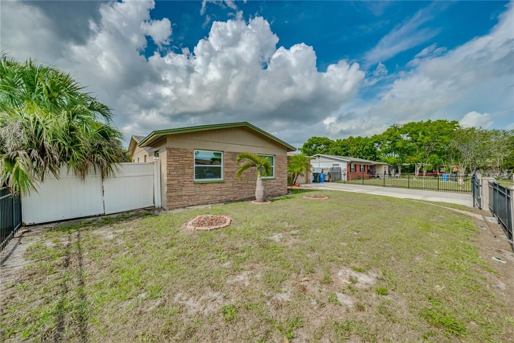 Recently Sold: $280,000 (3 beds, 2 baths, 1190 Square Feet)