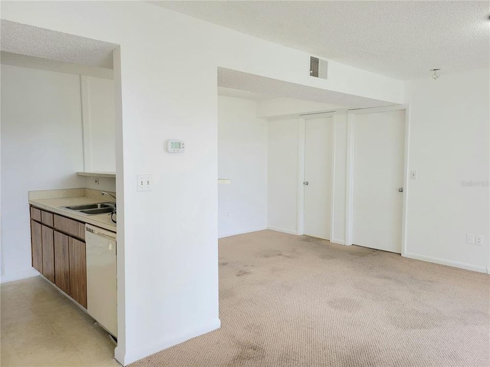 Recently Sold: $129,900 (1 beds, 1 baths, 563 Square Feet)