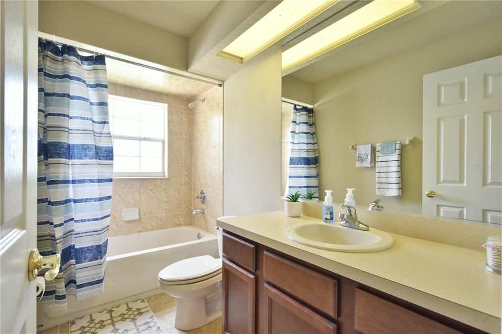 最近售出: $425,000 (4 贝兹, 3 浴室, 2520 平方英尺)