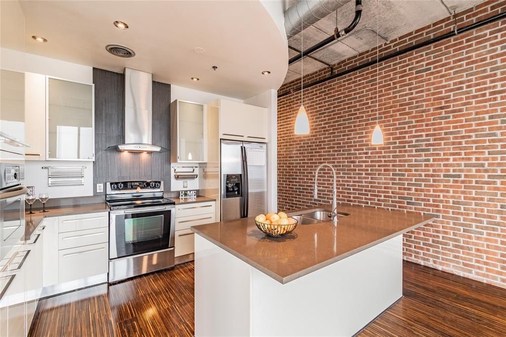 Recently Sold: $569,000 (2 beds, 1 baths, 1279 Square Feet)