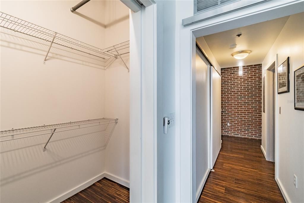 Recently Sold: $569,000 (2 beds, 1 baths, 1279 Square Feet)