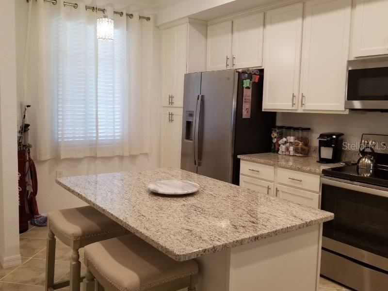 Recently Rented: $3,200 (2 beds, 2 baths, 1194 Square Feet)