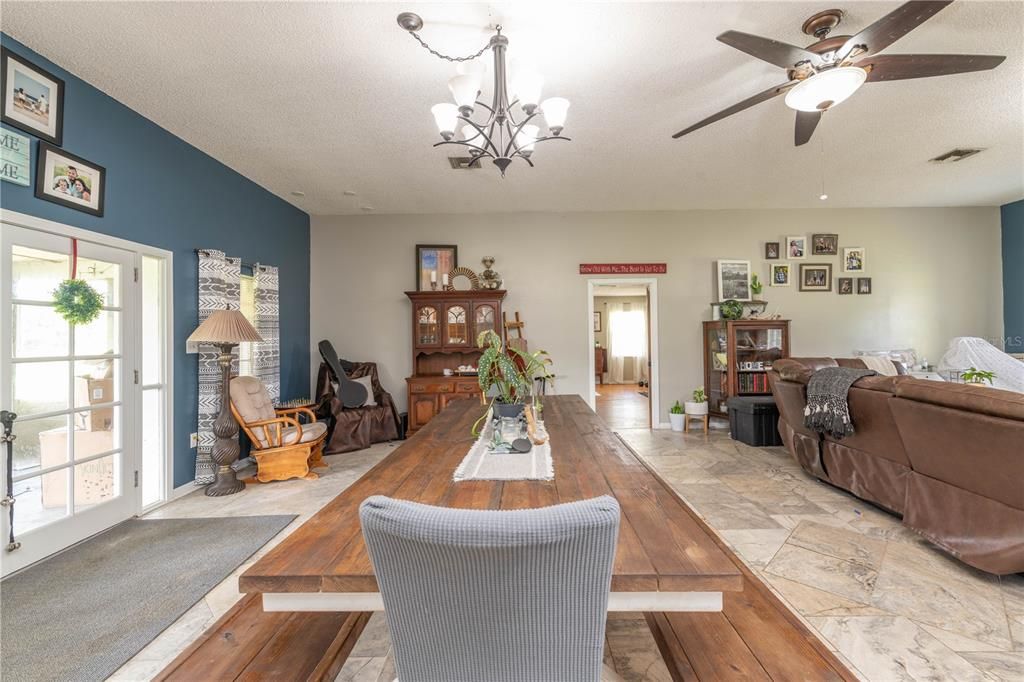 Recently Sold: $699,000 (4 beds, 2 baths, 3882 Square Feet)