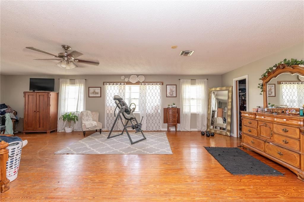 Recently Sold: $699,000 (4 beds, 2 baths, 3882 Square Feet)