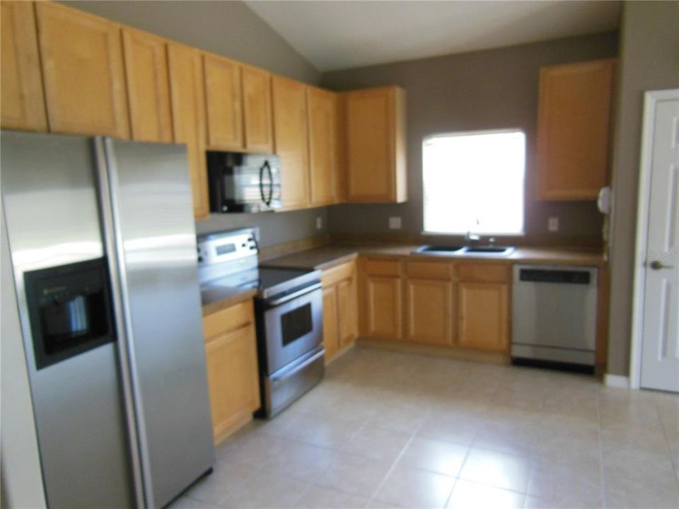 Recently Rented: $2,595 (5 beds, 2 baths, 2269 Square Feet)