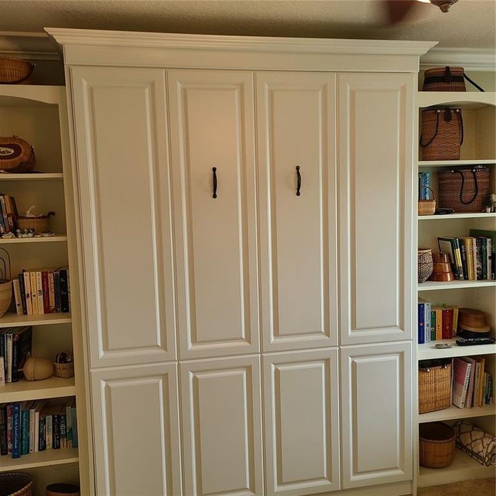 Back spare bedroom with murphy bed closed