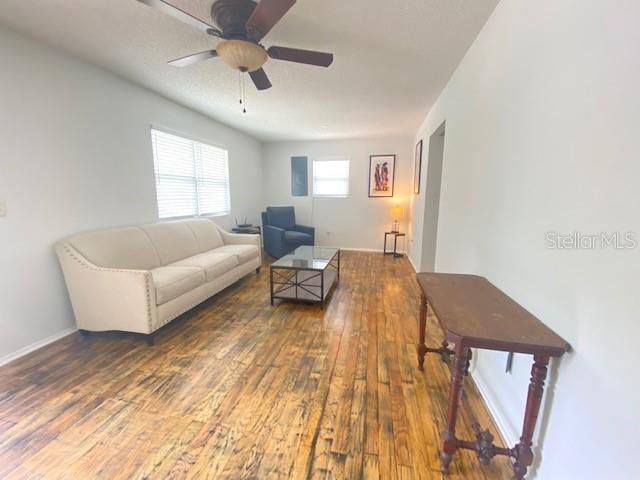Recently Rented: $1,300 (2 beds, 1 baths, 776 Square Feet)
