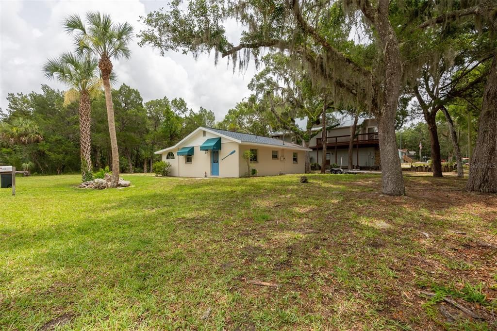 Recently Sold: $300,000 (2 beds, 1 baths, 948 Square Feet)