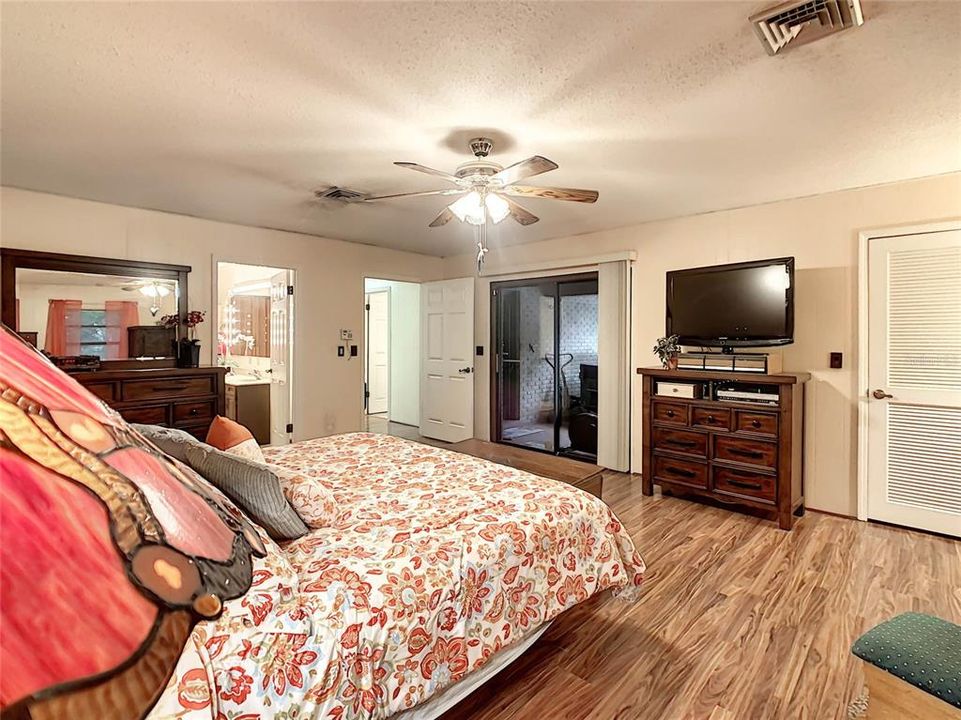 The master bedroom is 15??? X 20??? with private access to the screened lanai thru sliding glass doors.