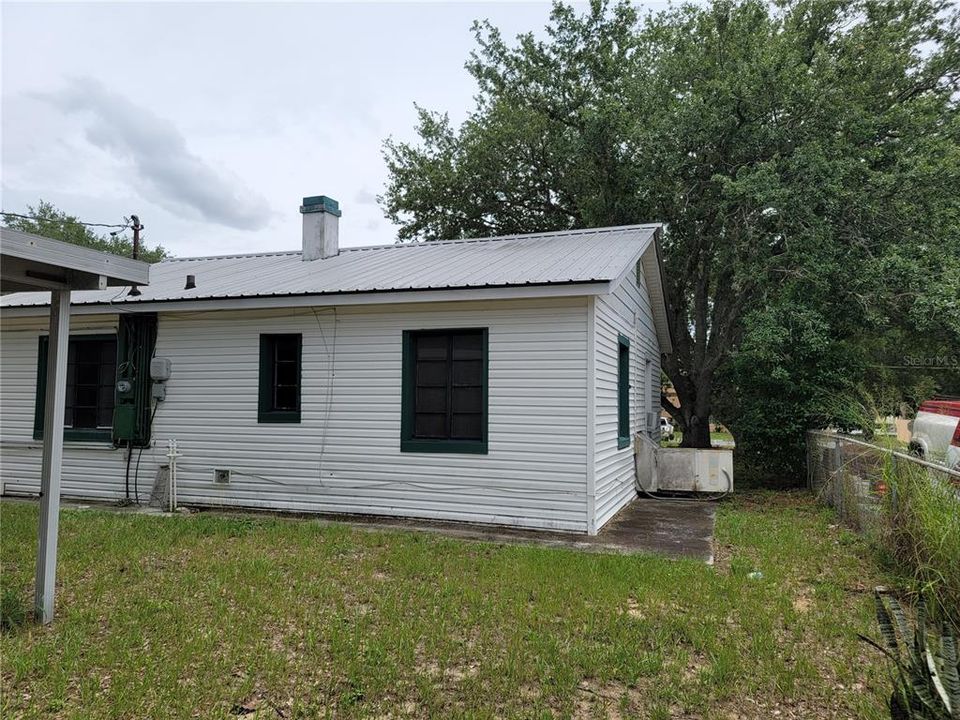 Recently Sold: $149,000 (3 beds, 1 baths, 945 Square Feet)