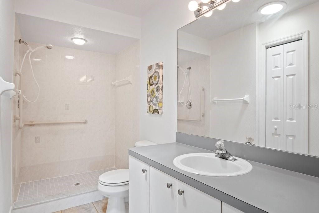 最近售出: $205,000 (2 贝兹, 2 浴室, 1227 平方英尺)