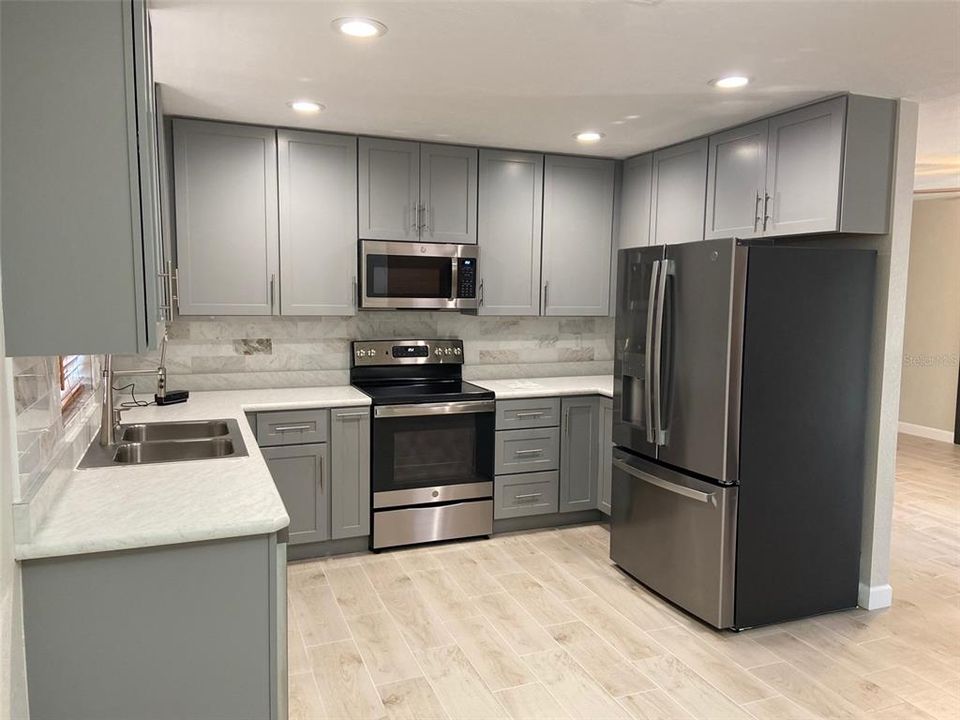 Recently Sold: $274,000 (2 beds, 1 baths, 1102 Square Feet)