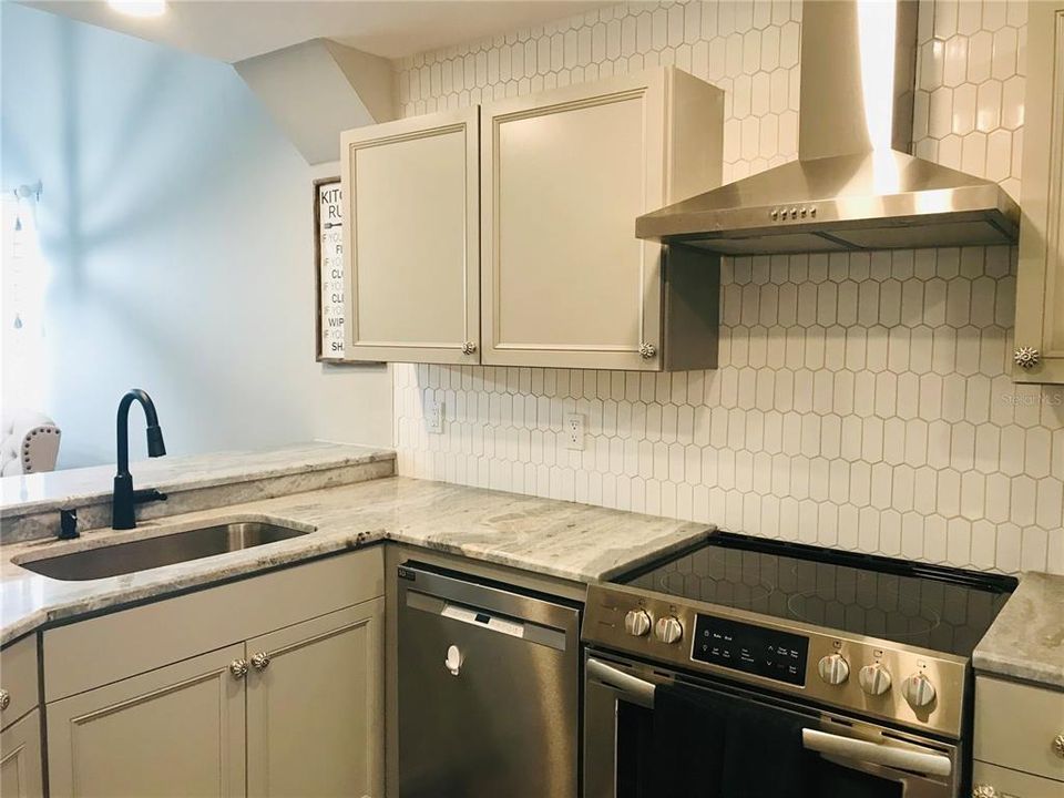 Recently Sold: $299,000 (2 beds, 2 baths, 1170 Square Feet)