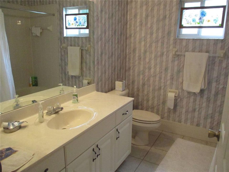 最近售出: $230,000 (3 贝兹, 2 浴室, 2054 平方英尺)