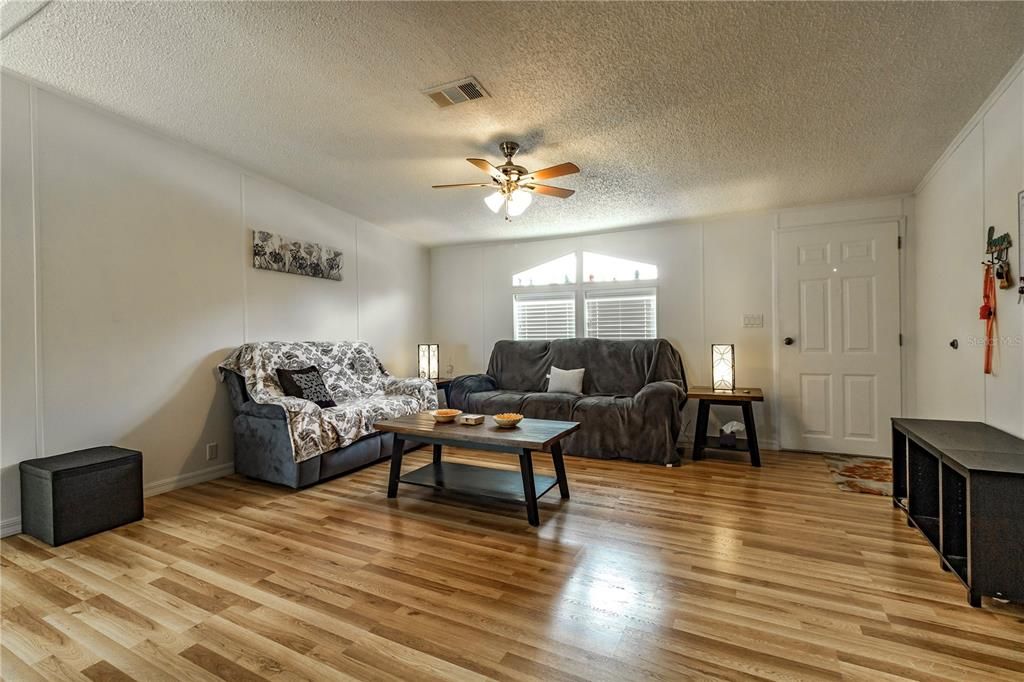 Recently Sold: $144,990 (3 beds, 2 baths, 1485 Square Feet)