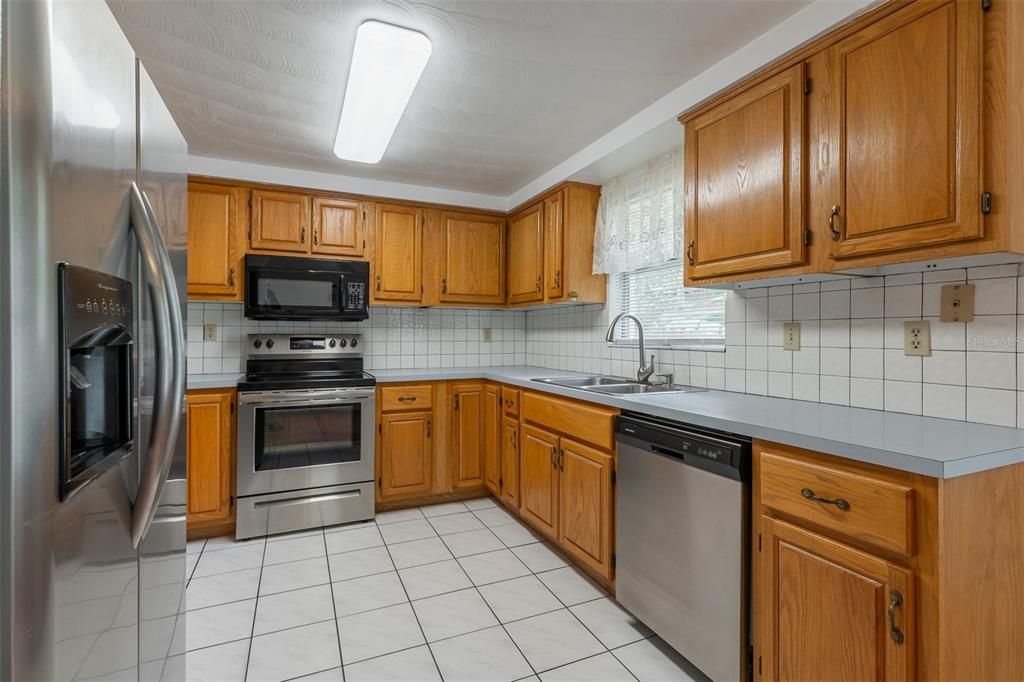 Recently Sold: $310,000 (3 beds, 1 baths, 1108 Square Feet)