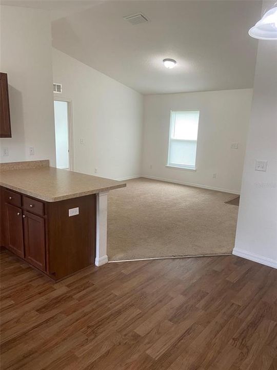 Recently Rented: $1,100 (3 beds, 2 baths, 1005 Square Feet)