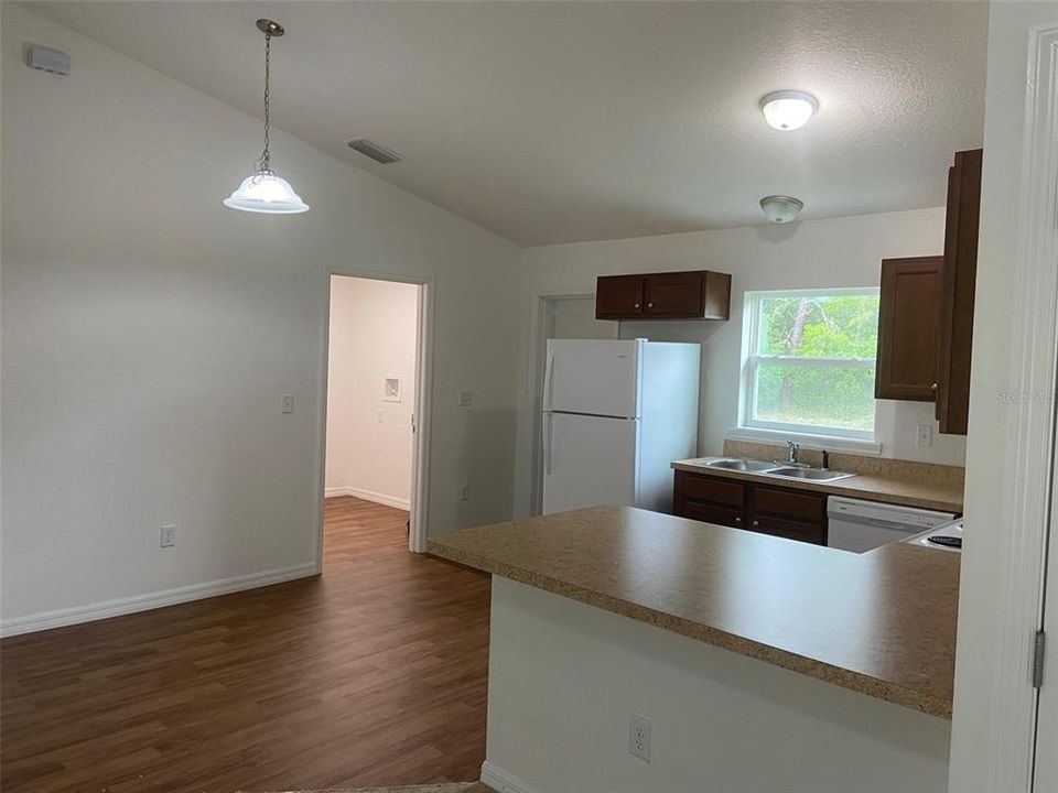 Recently Rented: $1,100 (3 beds, 2 baths, 1005 Square Feet)