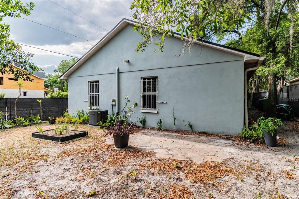 Recently Sold: $335,000 (3 beds, 2 baths, 1208 Square Feet)