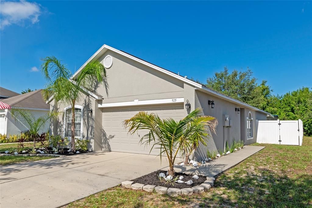 Recently Sold: $259,000 (3 beds, 2 baths, 1324 Square Feet)