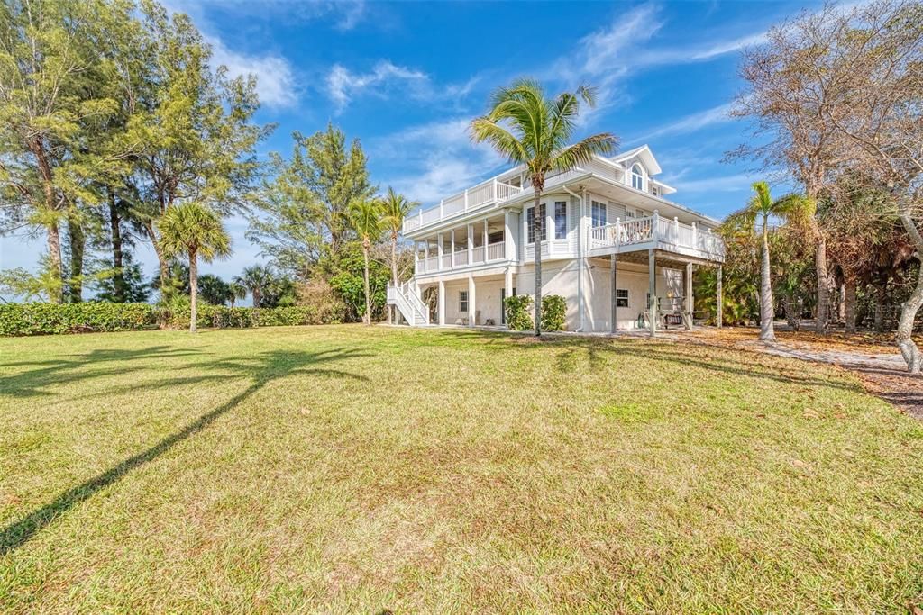 Recently Sold: $2,295,000 (3 beds, 3 baths, 3308 Square Feet)