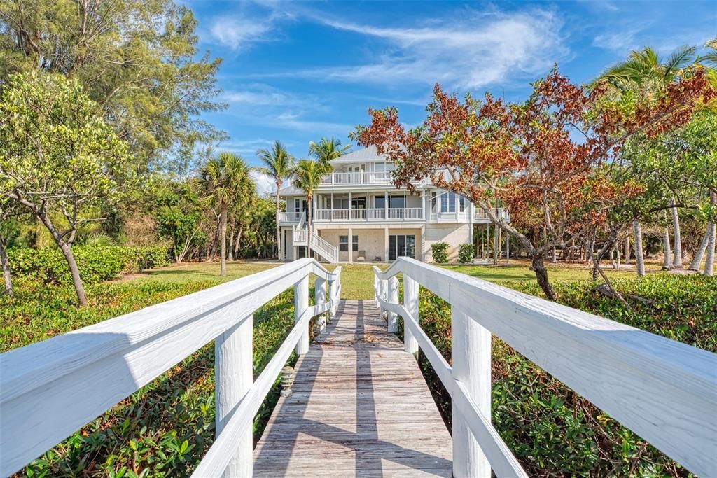 Recently Sold: $2,295,000 (3 beds, 3 baths, 3308 Square Feet)