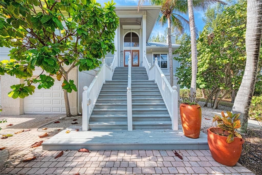 Recently Sold: $2,295,000 (3 beds, 3 baths, 3308 Square Feet)