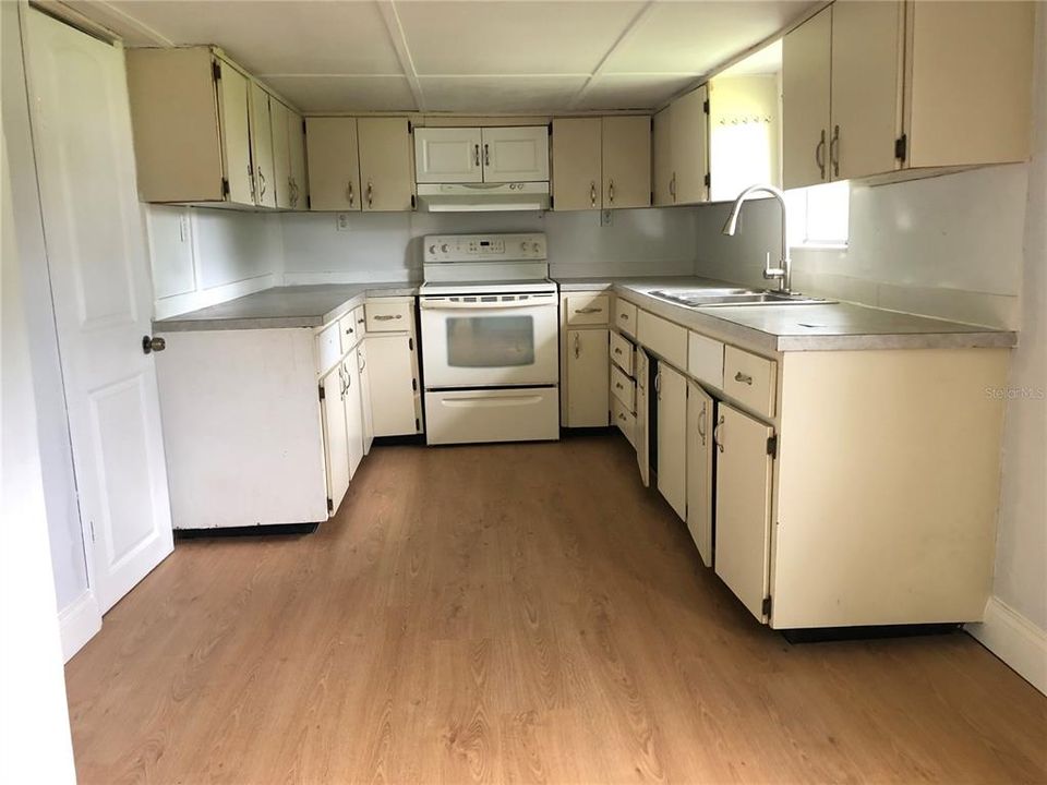 Recently Sold: $99,000 (2 beds, 2 baths, 871 Square Feet)