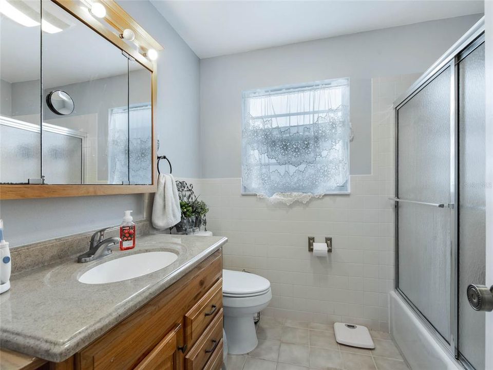 最近售出: $269,000 (4 贝兹, 2 浴室, 2164 平方英尺)