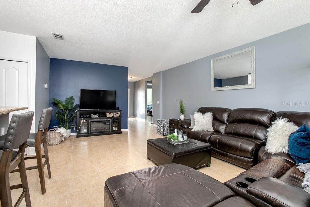 Recently Sold: $290,000 (3 beds, 2 baths, 1634 Square Feet)