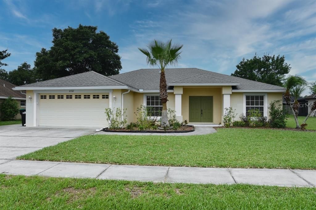 Wedgefield/Rocket City 3 bedroom 2 1/2 bath home with fenced yard.