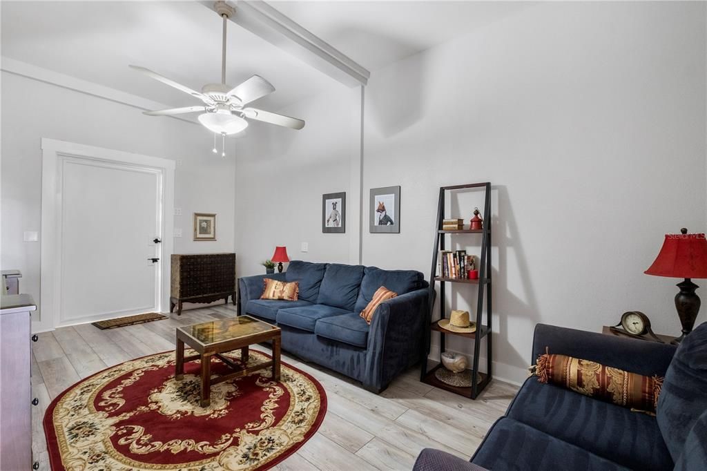 Recently Sold: $795,000 (3 beds, 2 baths, 1728 Square Feet)