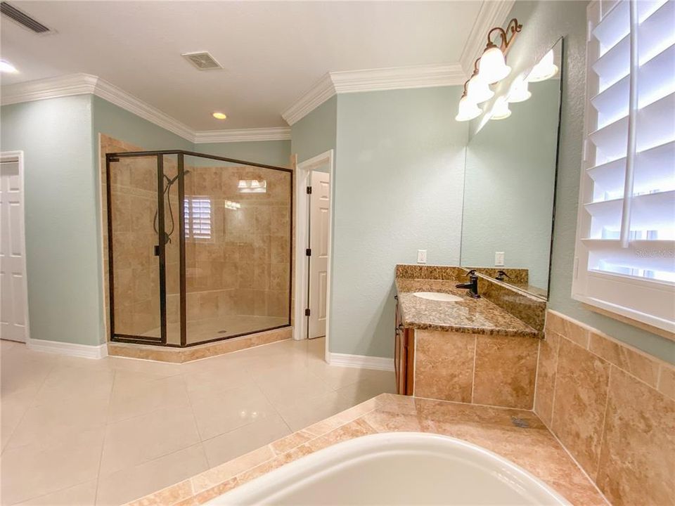 最近售出: $800,000 (5 贝兹, 3 浴室, 3720 平方英尺)
