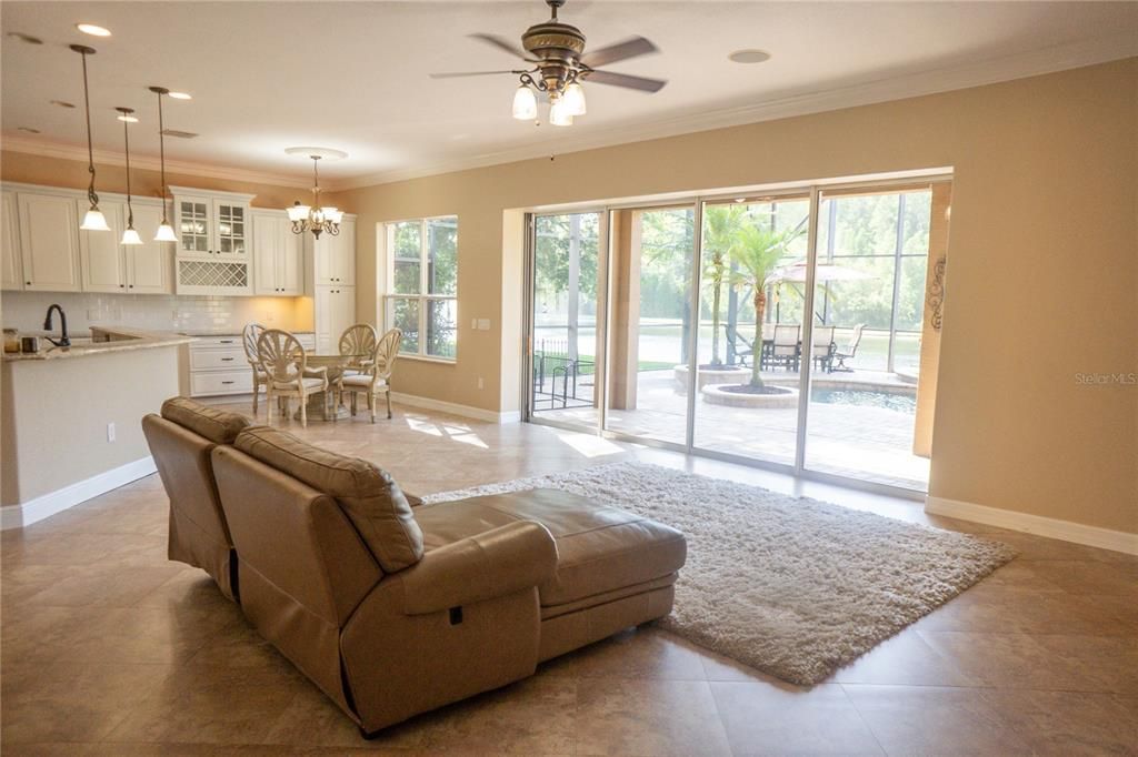 Recently Sold: $800,000 (5 beds, 3 baths, 3720 Square Feet)