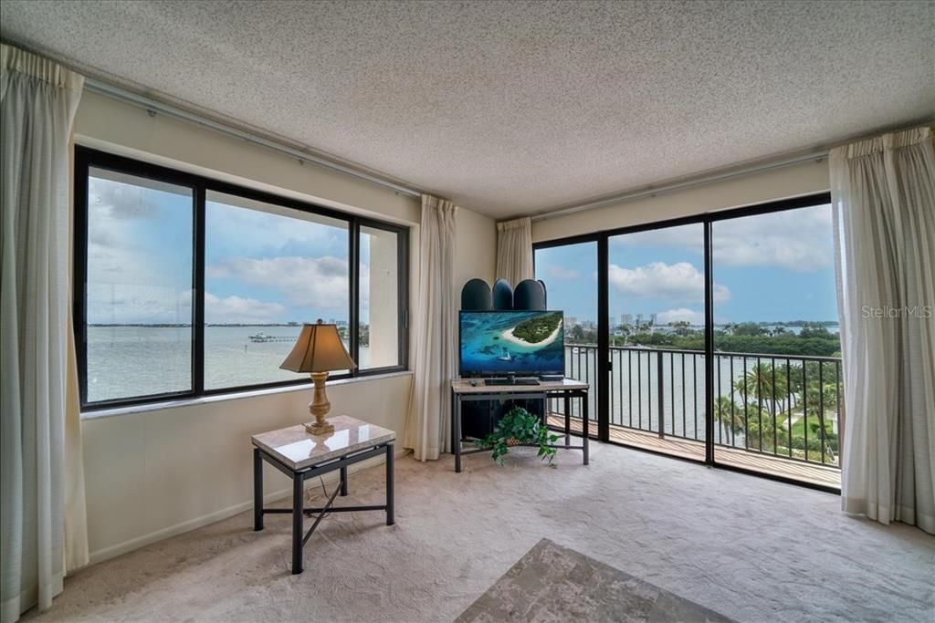 Recently Sold: $399,000 (2 beds, 2 baths, 1403 Square Feet)