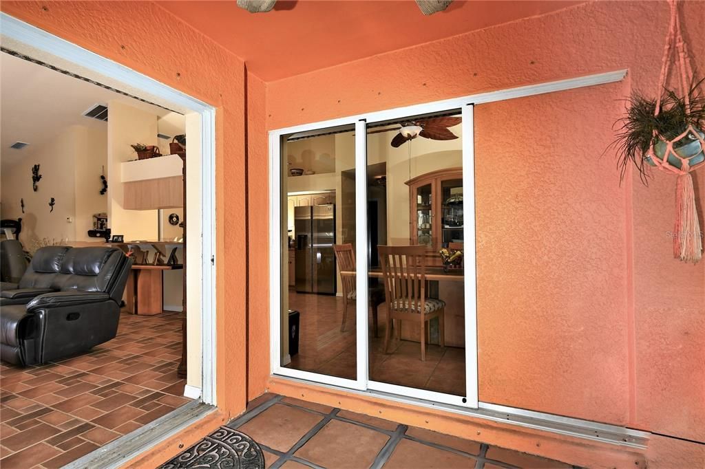 Vendido Recientemente: $379,900 (3 camas, 2 baños, 1837 Pies cuadrados)