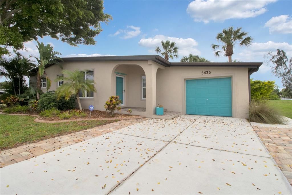 Recently Sold: $285,000 (3 beds, 2 baths, 1162 Square Feet)