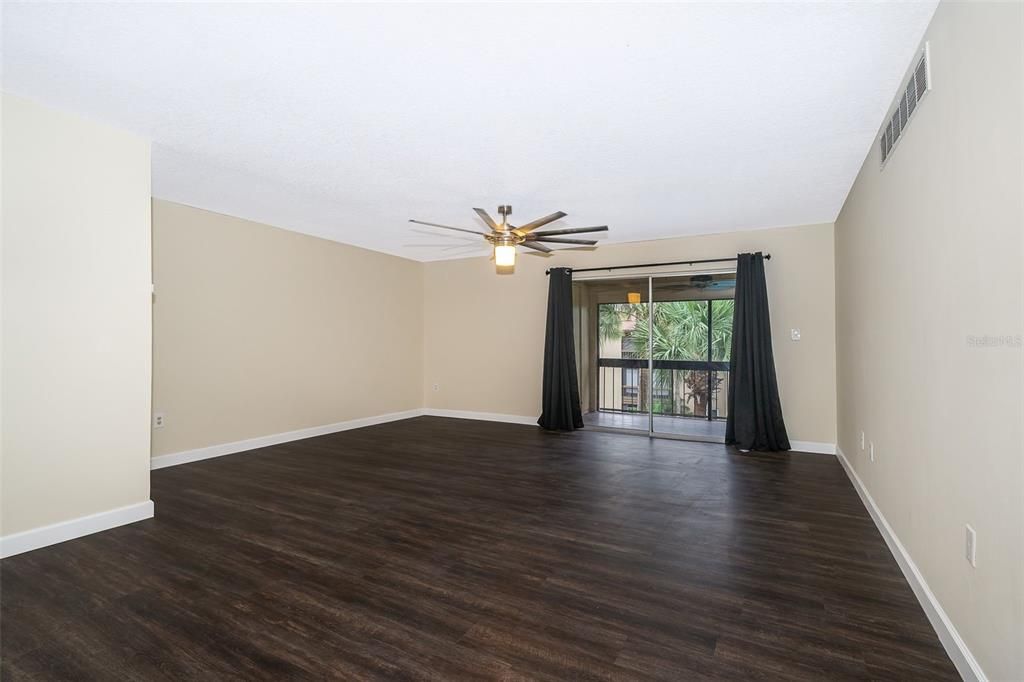 Recently Sold: $165,000 (2 beds, 2 baths, 1029 Square Feet)