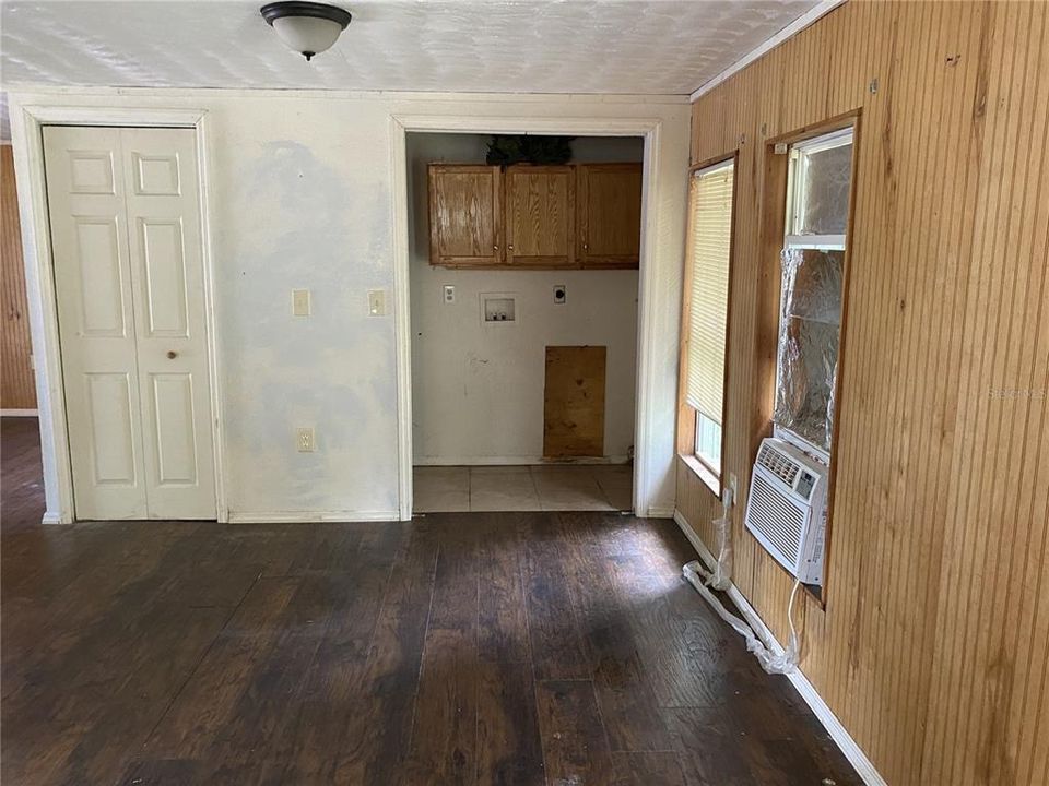 Recently Sold: $99,000 (2 beds, 1 baths, 916 Square Feet)