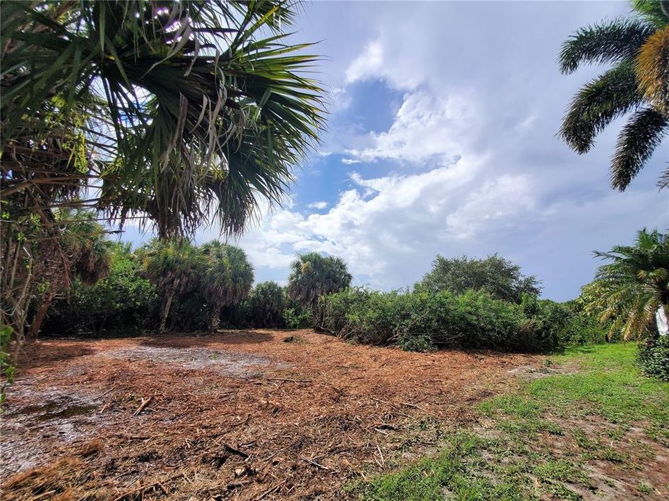 待售: $106,550 (0.23 acres)