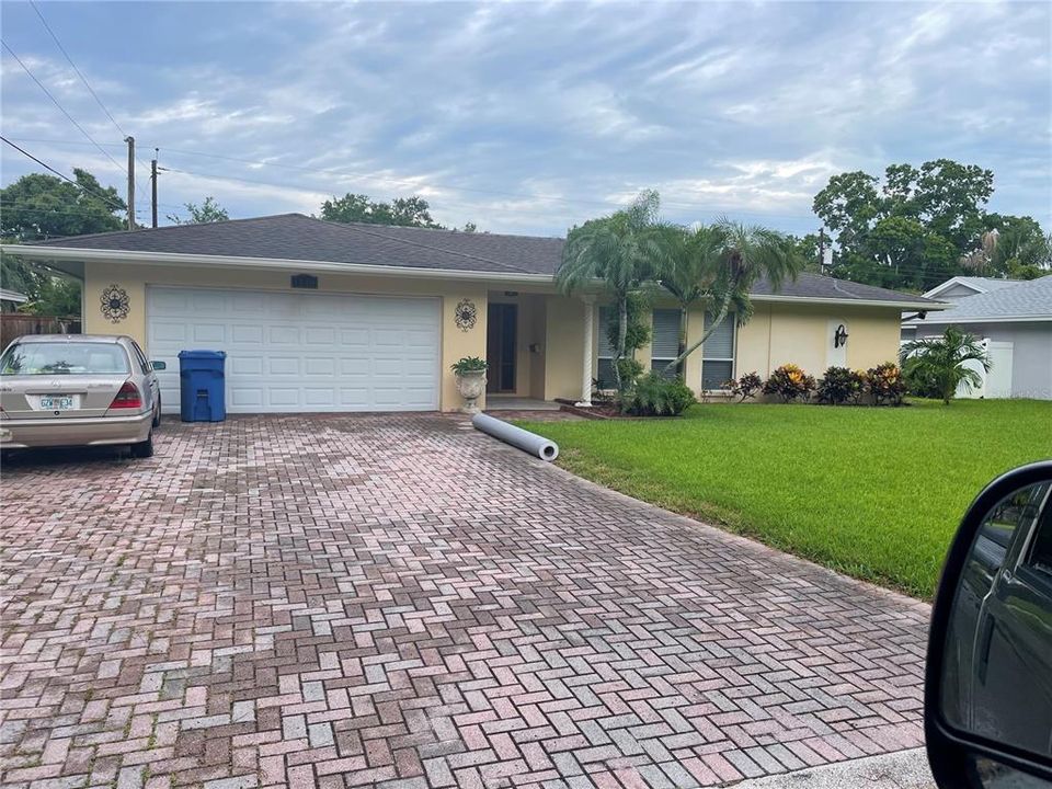 Recently Sold: $420,000 (3 beds, 2 baths, 1723 Square Feet)