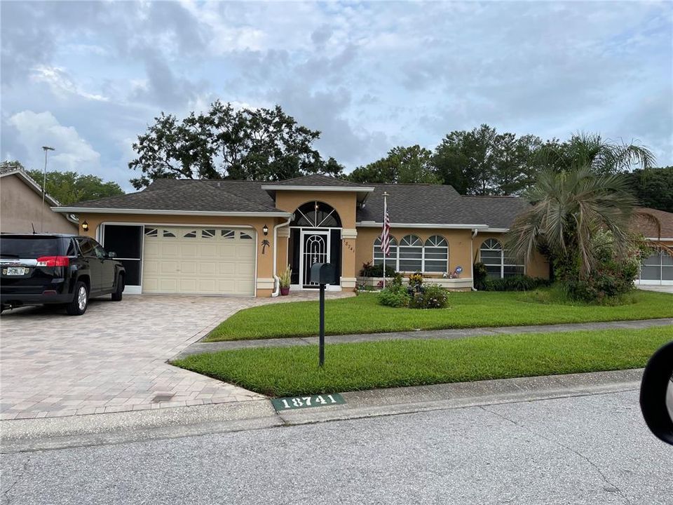 Recently Sold: $303,000 (3 beds, 2 baths, 1614 Square Feet)