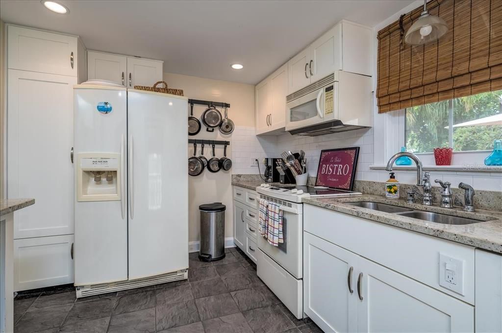 Recently Sold: $579,000 (2 beds, 1 baths, 853 Square Feet)