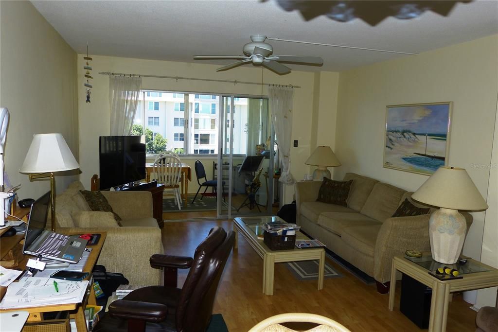Recently Rented: $1,695 (1 beds, 1 baths, 840 Square Feet)