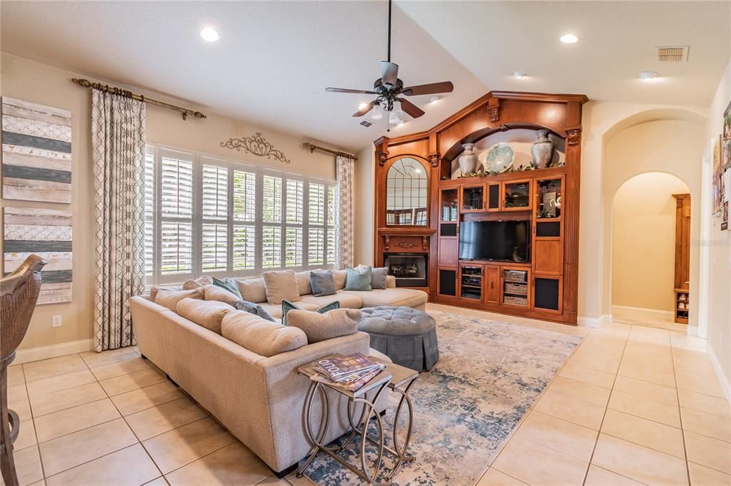 Recently Sold: $1,150,000 (5 beds, 4 baths, 4781 Square Feet)