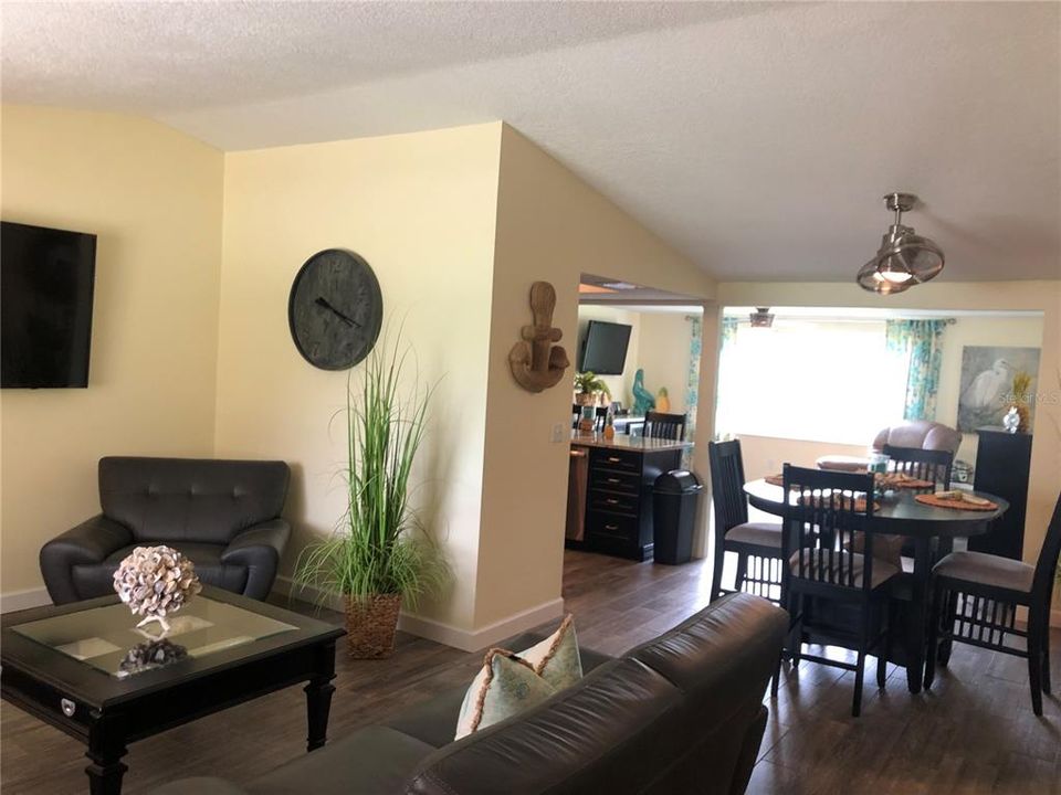 Recently Sold: $394,900 (2 beds, 2 baths, 1106 Square Feet)