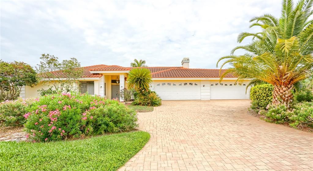 Recently Sold: $1,400,000 (5 beds, 3 baths, 3778 Square Feet)