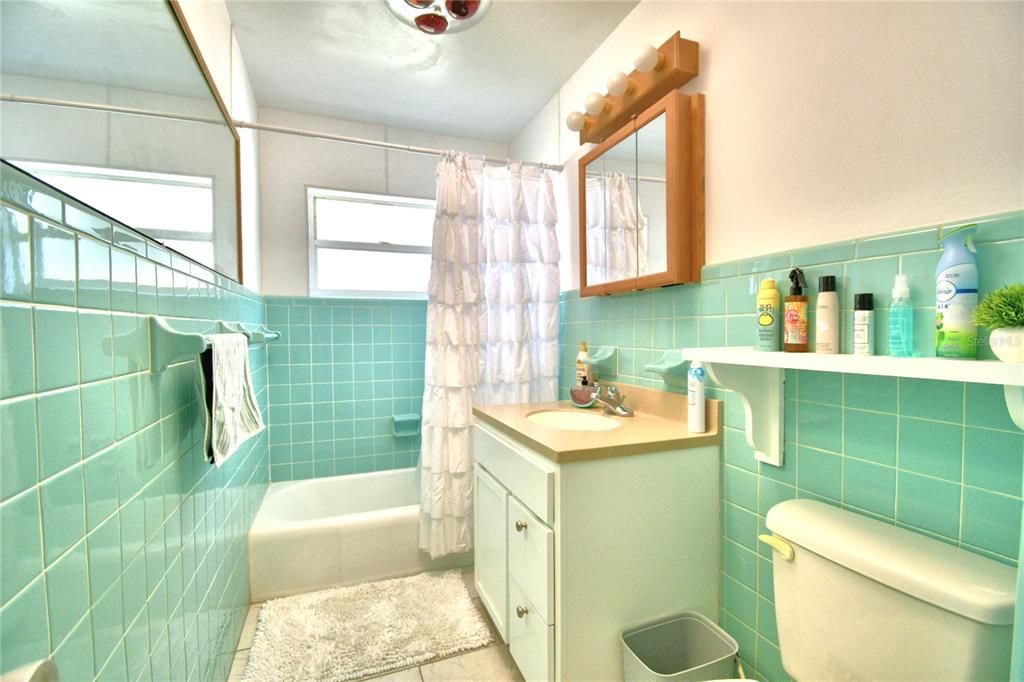 Недавно продано: $247,900 (2 спален, 2 ванн, 1358 Квадратных фут)